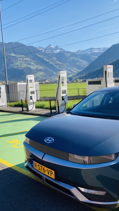 Afbeeldingslocatie: https://tweakers.net/i/lZXa2zRAKqXMT1DFWZ04HNo0h8o=/x800/filters:strip_icc():strip_exif()/f/image/e0E5mrAbUSmvYD7IwrW42OzO.jpg?f=fotoalbum_large