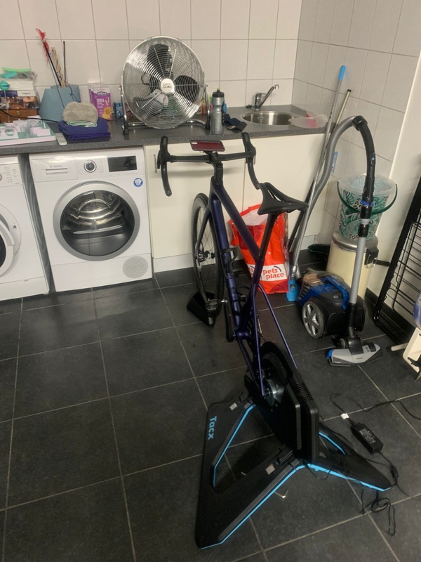 Afbeeldingslocatie: https://tweakers.net/i/laH2dUTuWNn1P5gawqGQ18ElFuM=/x800/filters:strip_icc():strip_exif()/f/image/B55yIJXNCq8dnYAAAwxf6hHj.jpg?f=fotoalbum_large
