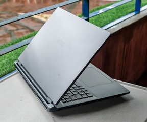 XMG Pro 18