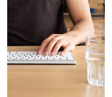 R-Go Tools Ergonomisch toetsenbord R-Go Compact Break, compact toetsenbord met pauzesoftware, AZERTY (BE), Bluetooth, wit