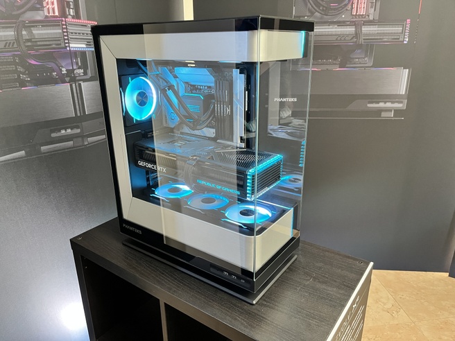 De Phanteks Evolv X2