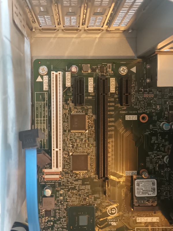 Afbeeldingslocatie: https://tweakers.net/i/llbOwpXNYwRqZNS326eNY0EgQ2g=/x800/filters:strip_icc():strip_exif()/f/image/8P2NkNJ3yDk6GKTsbHXcL6JE.jpg?f=fotoalbum_large