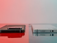 Behuizing van de ROG Phone 9 Pro (links) en Redmagic 10 Pro