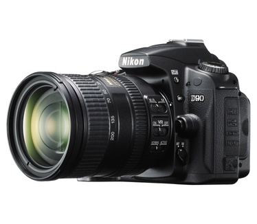 Nikon NIKON D90 + AF-S DX NIKKOR 18-200mm G ED VR II