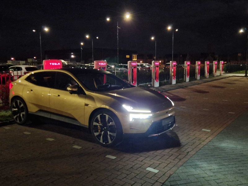Afbeeldingslocatie: https://tweakers.net/i/lzWbhsFwiWgvMkg61MXQjhMnaHY=/800x/filters:strip_icc():strip_exif()/f/image/EBREETFeIKPj7F67BPo1ssRh.jpg?f=fotoalbum_large