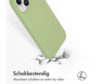 Accezz Liquid Silicone Backcover met MagSafe iPhone 15 - Groen
