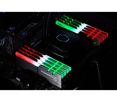 G.Skill Trident Z RGB F4-3600C16Q2-64GTZR