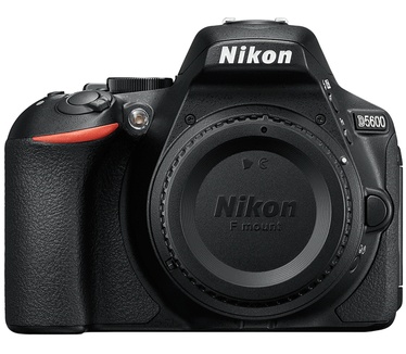 Nikon D5600 + AF-P DX 18–55 VR + AF-S DX 35 mm 1:1,8