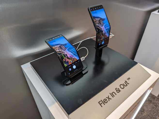 Samsung In&Out Flip-smartphonescherm - CES 2024