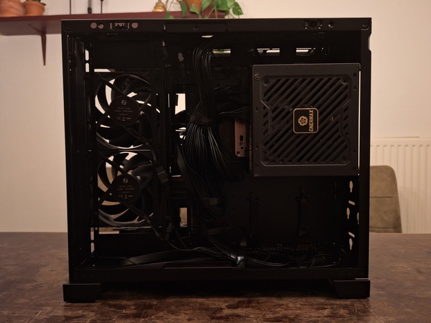 Afbeeldingslocatie: https://tweakers.net/i/mRbK5vb9-OV__tuREpAd1qvX7oE=/620x/filters:strip_icc():strip_exif()/m/2271134/1VsgOxqRB1AfZQ6hsaQnjIcWs4MXJw2cqbSy2vkBz4Rs2afaqK.jpeg?f=620xauto