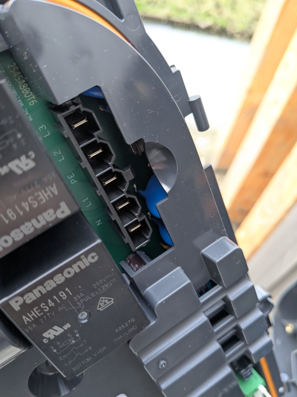 Afbeeldingslocatie: https://tweakers.net/i/mTYHZMQLsv2Lw3FTPTzTMF0YVmg=/x800/filters:strip_icc():strip_exif()/f/image/mjfKxJ4jRnky2nTDX037UdTx.jpg?f=fotoalbum_large