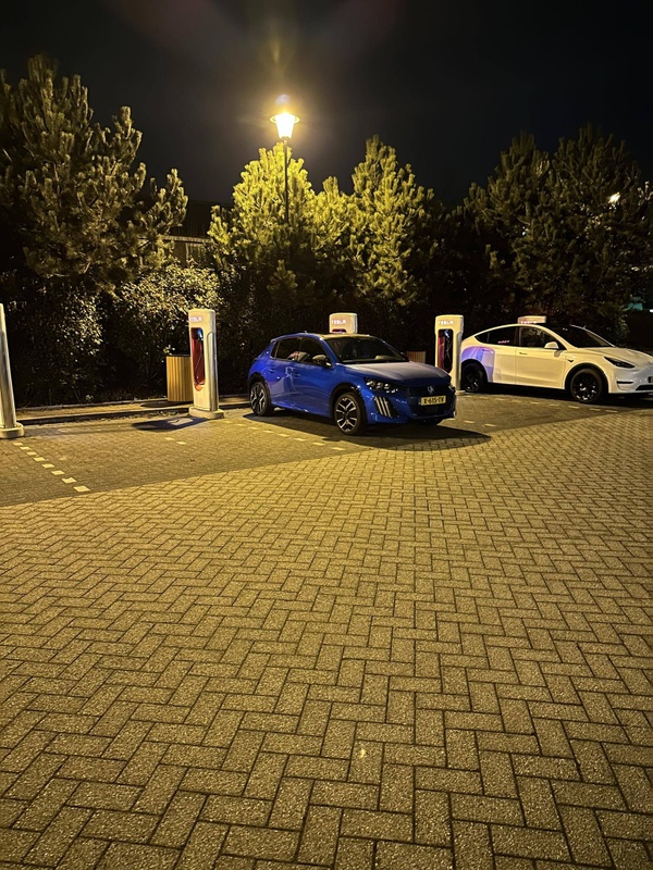 Afbeeldingslocatie: https://tweakers.net/i/mfFEJ8If9_X5F-QIfIH5PCj0hJw=/x800/filters:strip_icc():strip_exif()/f/image/nN3eBZTIZbL9T8vkpKZh1wMv.jpg?f=fotoalbum_large