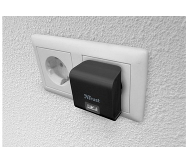 Trust Wall Charger with USB port - 12W
