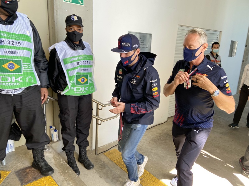 Afbeeldingslocatie: https://tweakers.net/i/mk6R-nRSFmx7A6m88smGUbHdSz4=/800x/filters:strip_icc():strip_exif()/f/image/ZbyP8PxlbtYl7u2prkiq7fCz.jpg?f=fotoalbum_large