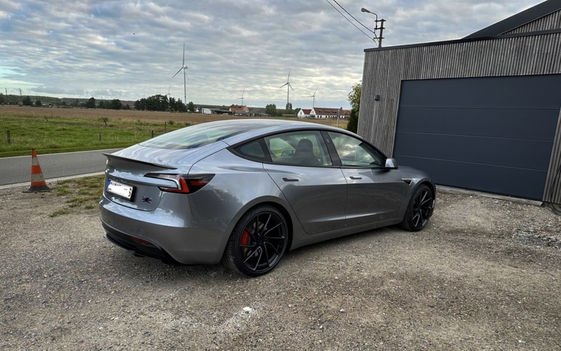 Afbeeldingslocatie: https://tweakers.net/i/n1LUpi76xyE6sRELBGumq8htuQ0=/800x/filters:strip_icc():strip_exif()/f/image/O9vcjvq5NIosvBqjUKhGcf1m.jpg?f=fotoalbum_large