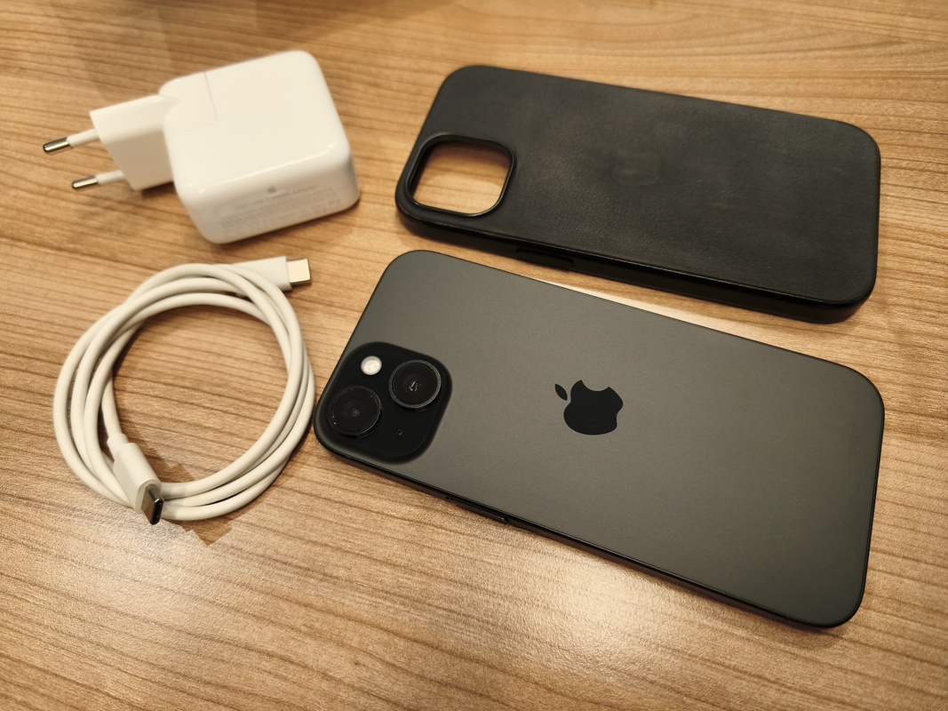 Apple iPhone 15 128GB Black (98% battery, 105 cycles) aangeboden