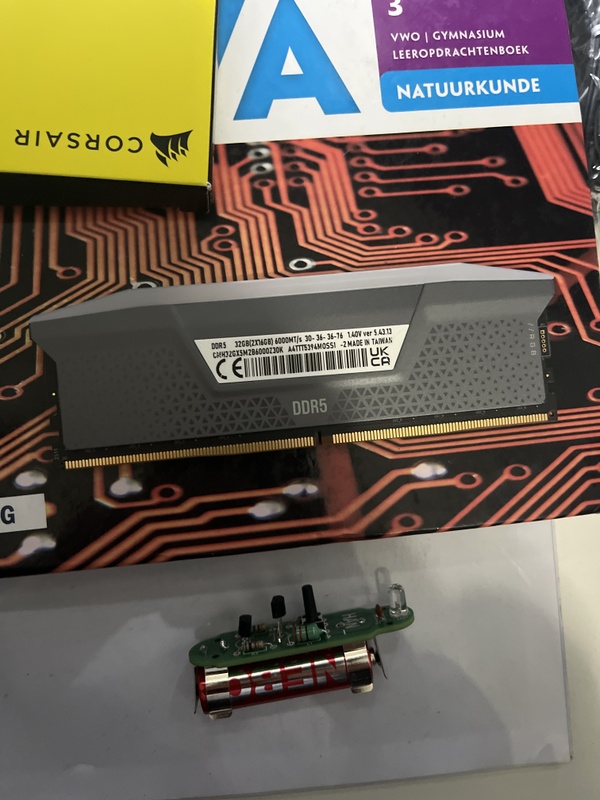 Afbeeldingslocatie: https://tweakers.net/i/n7HOi9k3rbElx_w0nHr_BvYDqak=/x800/filters:strip_icc():strip_exif()/f/image/VlnwjPygzd7Su2EcN94jZNcn.jpg?f=fotoalbum_large