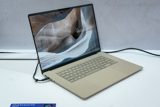 Windows-laptops kun je ook met een Arm-chip krijgen, zoals de Qualcomm-processor in deze ASUS ZenBook A16.