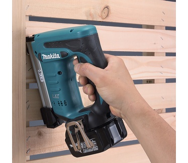 Makita DST221Z