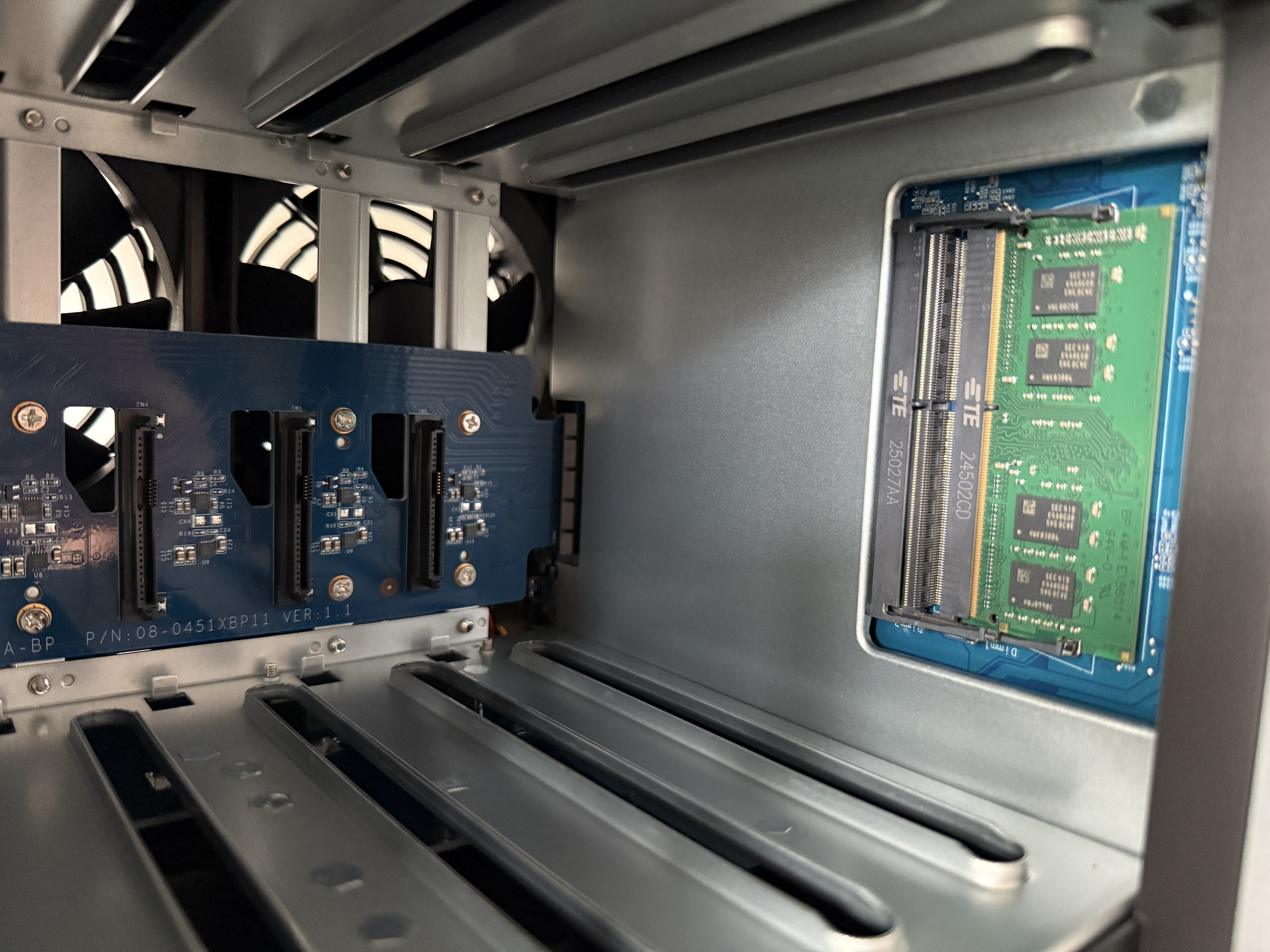 Afbeeldingslocatie: https://tweakers.net/i/nKa6-arflQzO9Mx0ftA_bnVRgj8=/m/383141/1V54kgtdmhhAYv2k0jmU3Z7EJ4wSAak738ty4qFW2PgIUR3oZ1.jpeg