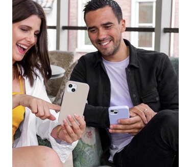 Accezz Liquid Silicone Backcover met MagSafe