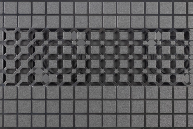 Twee van de vier 'subwoofers' achterop de Sony A95L