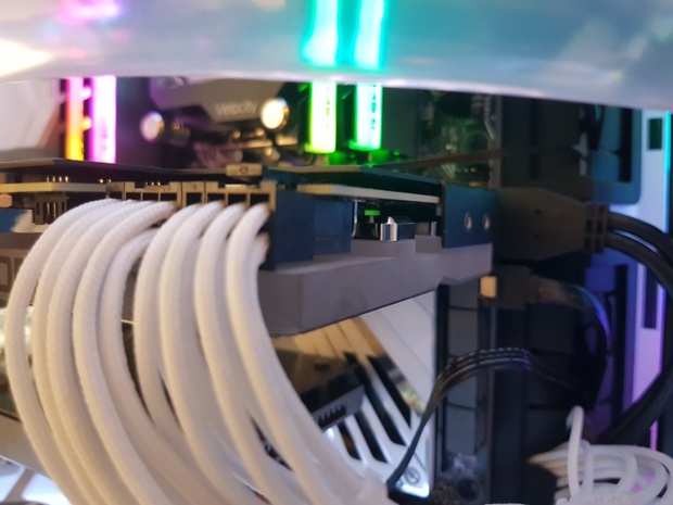 https://tweakers.net/i/nTFMhGsY6M4bGf89MMcf6IxCImc=/620x/filters:strip_icc():strip_exif()/m/175440/1L7ksH1snCqpgzoxtKY9w50tm4OZyOYgUtnUvC1gdCyLZeLKjU.jpeg?f=620xauto