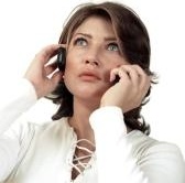 Vrouw met twee mobieltjes