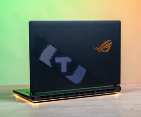 ASUS SCAR 18 2025