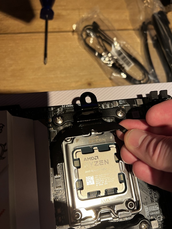 Afbeeldingslocatie: https://tweakers.net/i/nebuzyWQqY5-Ht0OIGCg1b_PpZI=/x800/filters:strip_icc():strip_exif()/f/image/8rAc9Qicbm44mFa3tSQzoMQ8.jpg?f=fotoalbum_large