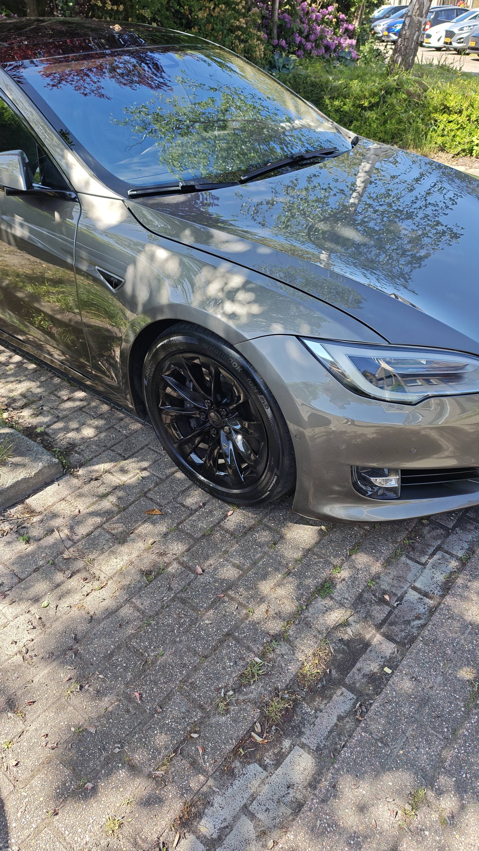 Afbeeldingslocatie: https://tweakers.net/i/niyCCgBypmkXSr66slkRcj-idEs=/fit-in/4920x3264/filters:max_bytes(3145728):no_upscale():strip_icc():strip_exif()/f/image/vkn9gzeB0NuHUmDKQ6vsCsNS.jpg?f=user_large