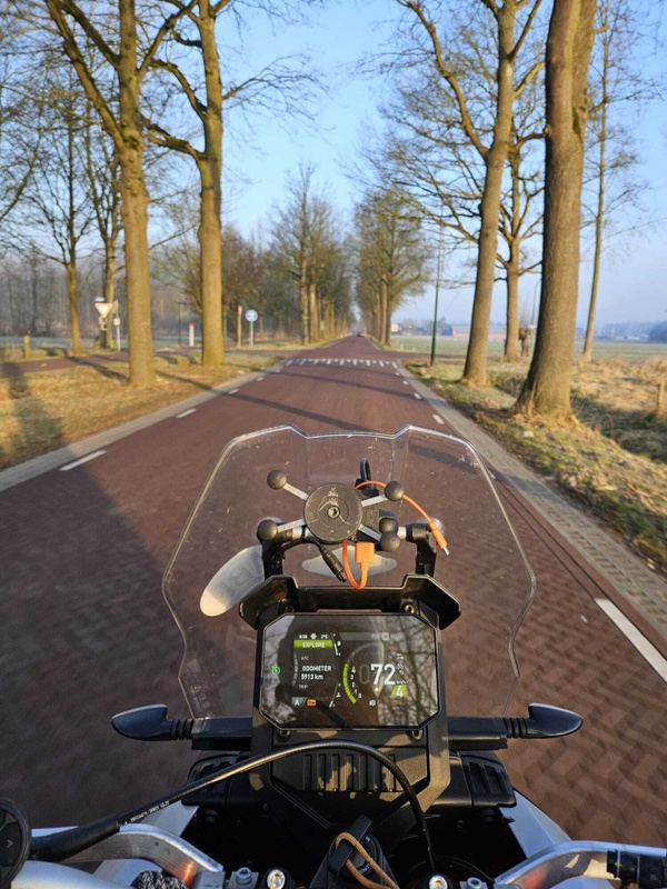 Afbeeldingslocatie: https://tweakers.net/i/nj2va4AFneghkNWnX8ui8Q6520E=/x800/filters:strip_icc():strip_exif()/f/image/Lg2qY3BD8dPGzXSj9XQHNyPM.jpg?f=fotoalbum_large