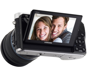 Samsung NX300M + 18-55mm f/3.5-5.6 OIS i-Function + 50-200mm F4-5.6 ED OIS III + SEF-8A Flitser Zwart
