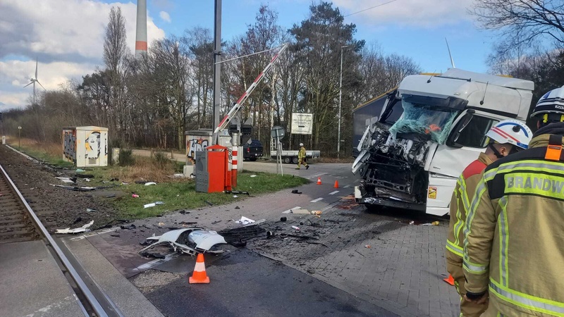 Afbeeldingslocatie: https://tweakers.net/i/o9iFGy7APAnVx7FdWCnjmuI2D9o=/800x/filters:strip_icc():strip_exif()/f/image/EtPq0skhdKgRVbg3DV3S3V6P.jpg?f=fotoalbum_large