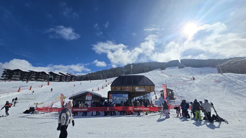 Afbeeldingslocatie: https://tweakers.net/i/oEAS6mjeZITpiOO5_ra-lb0KOZU=/800x/filters:strip_icc():strip_exif()/f/image/PF0y0apIgskIHeeGoy7vJePc.jpg?f=fotoalbum_large