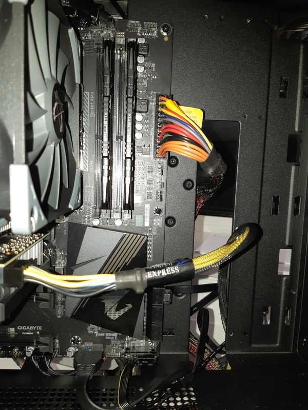 Afbeeldingslocatie: https://tweakers.net/i/oGUkrIYjjfKz_21_Hus7_O5O-Yk=/x800/filters:strip_icc():strip_exif()/f/image/UELF0YEbTAfRiIU11qPoJovG.jpg?f=fotoalbum_large