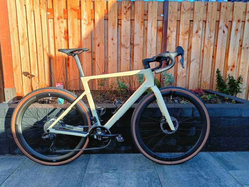 Afbeeldingslocatie: https://tweakers.net/i/oTZViVnDCHV9W4P2p2NipK9lwIc=/800x/filters:strip_icc():strip_exif()/f/image/X123GEzS0WtVvLxVblDblI1y.jpg?f=fotoalbum_large