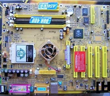 Soltek 75FRN-L nForce2 Moederbord