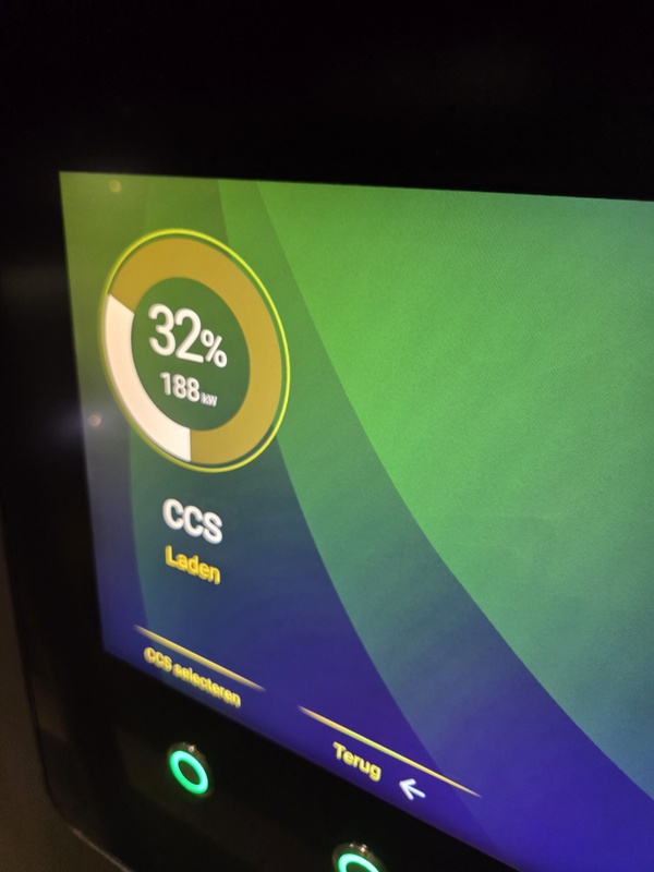 Afbeeldingslocatie: https://tweakers.net/i/oj4H0tuwhBp-4Qlpoa76B9XM3Vc=/x800/filters:strip_icc():strip_exif()/f/image/N5nuZwkW5NV9IbBSeAX5ML1T.jpg?f=fotoalbum_large