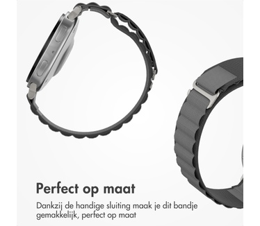 Accezz Nylon Alpine bandje voor de Samsung Galaxy Watch 9 (40/44mm) / Watch 8 (40/44mm) / Classic (46mm) - Dark Grey