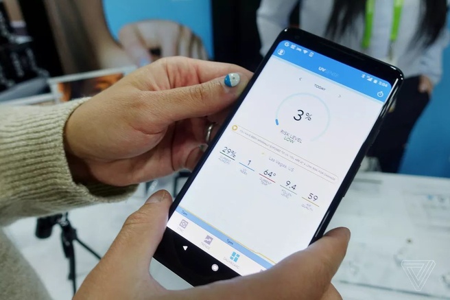L'Oreal UV Sense (foto: The Verge)