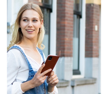 Selencia Echt Lederen Bookcase iPhone 11 - Lichtbruin