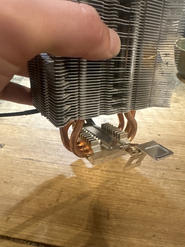 Afbeeldingslocatie: https://tweakers.net/i/pOHjMn8_ltgZ-iGhBgPaKpywvPU=/x800/filters:strip_icc():strip_exif()/f/image/QWUIb6u6VH6QaLz6aXgFTw7g.jpg?f=fotoalbum_large