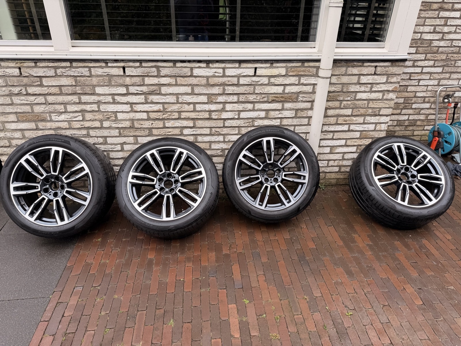 Afbeeldingslocatie: https://tweakers.net/i/pVLniQiyjMoGimf6kvaxg-FnWrQ=/fit-in/4920x3264/filters:max_bytes(3145728):no_upscale():strip_icc():strip_exif()/f/image/NfAh0lAnEk5hjMBF5PBUFczo.jpg?f=user_large