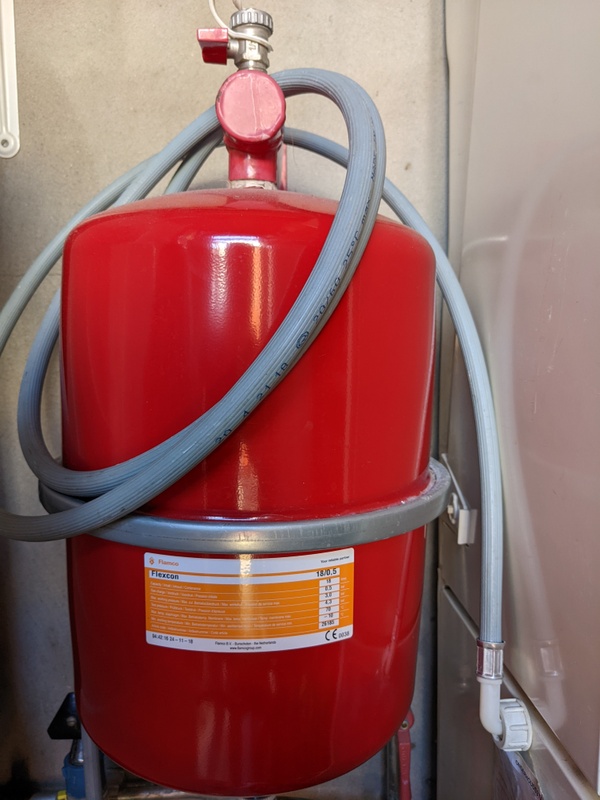 Afbeeldingslocatie: https://tweakers.net/i/p_NGYoOWJx8GZ4934Fpu6qpqxLM=/x800/filters:strip_icc():strip_exif()/f/image/srPpktyfADvdgu9tcOr8ZFWI.jpg?f=fotoalbum_large