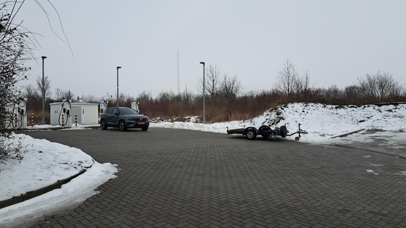 Afbeeldingslocatie: https://tweakers.net/i/plvzOsvw5XOcIwZKhlh5W4yyBwM=/800x/filters:strip_icc():strip_exif()/f/image/Yag3vDPgLk0CPyuEyBsVwJnS.jpg?f=fotoalbum_large