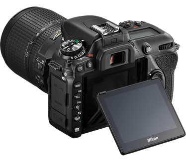 Nikon D7500 + AF-S 18-140mm VR