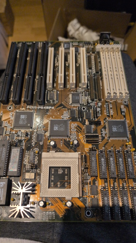 Afbeeldingslocatie: https://tweakers.net/i/pvYZ063hvQSuOKR8PphpwI9C2dQ=/x800/filters:strip_icc():strip_exif()/f/image/v8t89FwXCYh4H6o5Dg0vgOIR.jpg?f=fotoalbum_large