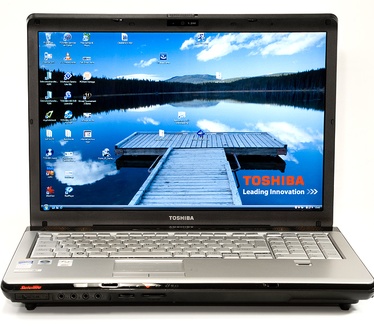 Toshiba Satellite X200-21R - en face