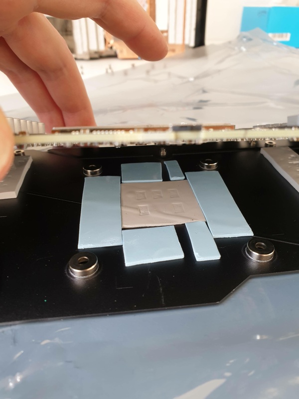 Afbeeldingslocatie: https://tweakers.net/i/q1dodXpnCcc1iqOS7DTU-4Bk8L0=/x800/filters:strip_icc():strip_exif()/f/image/rjrHsqGd23pJoNh1rOJ8bGYh.jpg?f=fotoalbum_large